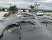 Khẩn trương thông tuyến, bảo đảm an toàn người dân sau mưa lũ