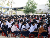 Học sinh khu vực bị ảnh hưởng mưa lũ ở Lâm Đồng đi học trở lại